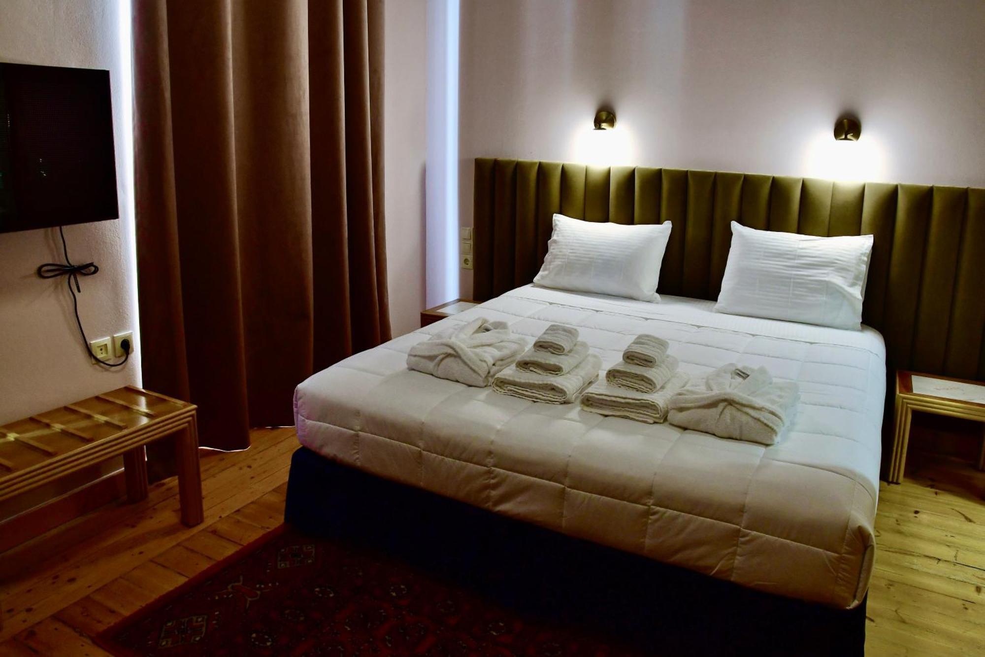 Vasilikon Hotel 1888 The Past Is Present Historical Preservation Monument カラマタ エクステリア 写真